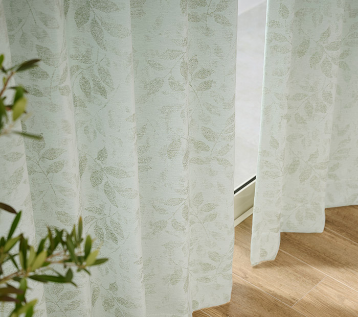 やさしい色合いと上品なリーフ柄がおしゃれな1級遮光カーテン フォリウム（D-1193）
