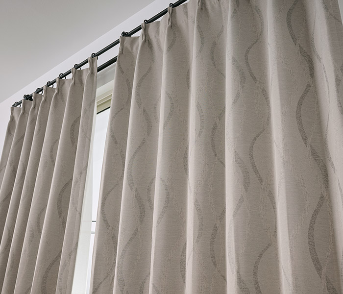 大人モダンなウェーブ柄が美しいジャガード織の1級遮光カーテン ソワン（D-1193）