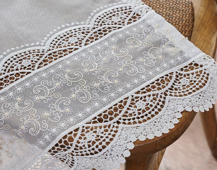 二段の小花の刺繍が可憐なトルコ刺繍レースカーテン サシャ（L-1290)