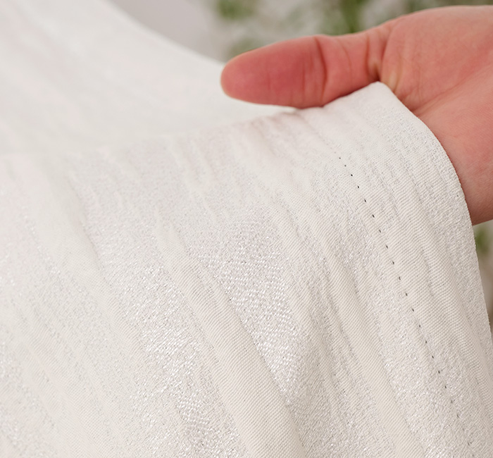 大人モダンな空間にクラッシュ加工がおしゃれな3級遮光カーテン オルジェ 裏地付き（D-8001）