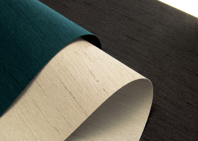 「ロールスクリーン　ラルクシールド（アジェント遮光）」の生地拡大の写真