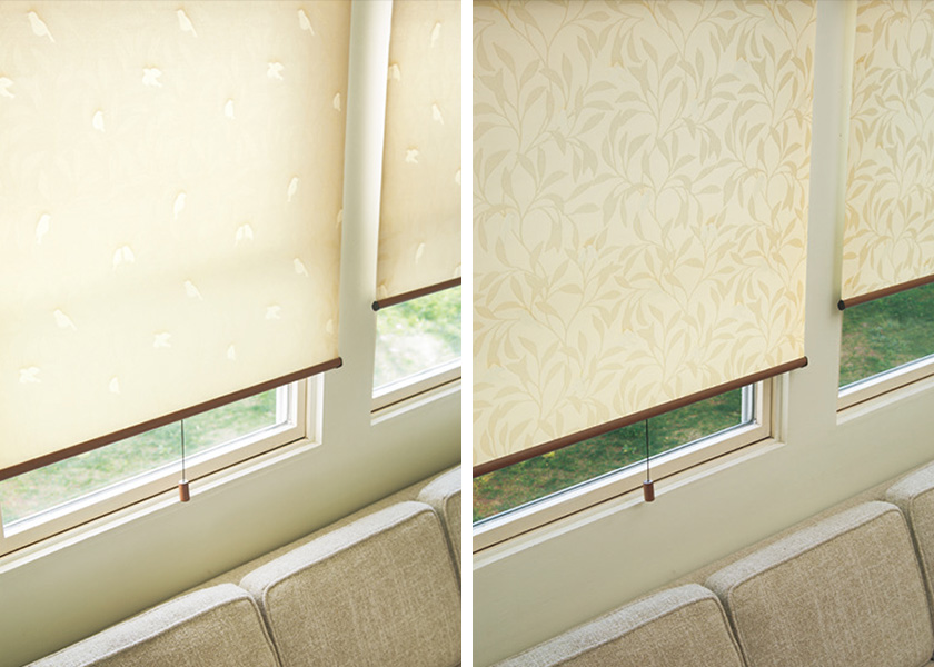 光によって窓辺に小鳥が姿を現す「ロールスクリーン ラルクシールド(コトリ)」の利用例の写真