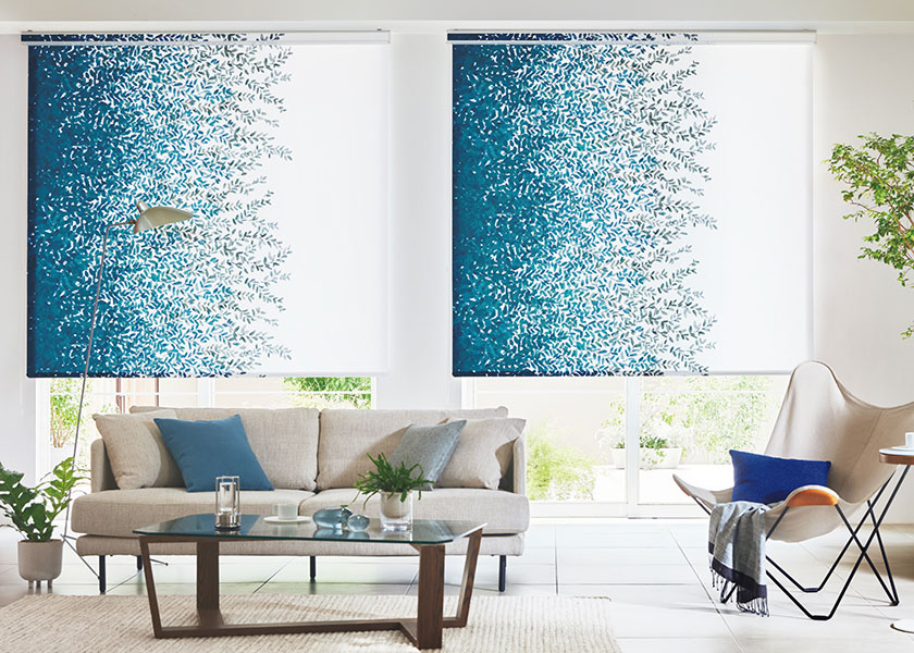 外からの視線はしっかりカットする「ロールスクリーン　ラルクシールド（セラピア）」の利用例の写真