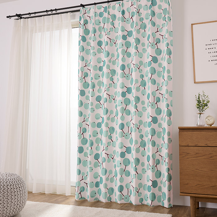 北欧テイストの木の実柄がおしゃれな2級遮光カーテン 大きな木の実（D-8009）