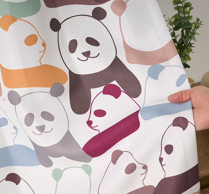 かわいいパンダに胸がキュンとなる2級遮光カーテン panda（D-8009）