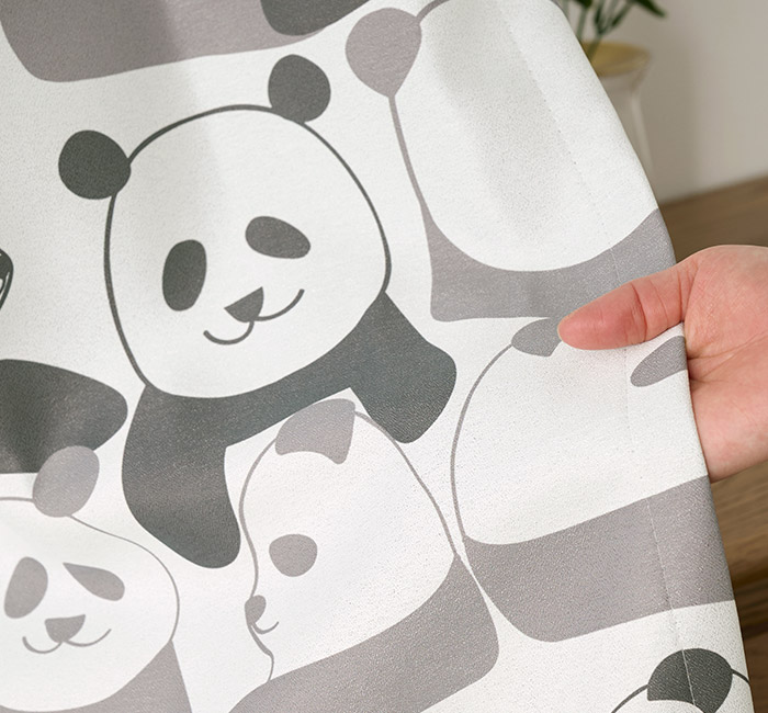 かわいいパンダに胸がキュンとなる2級遮光カーテン panda（D-8009）