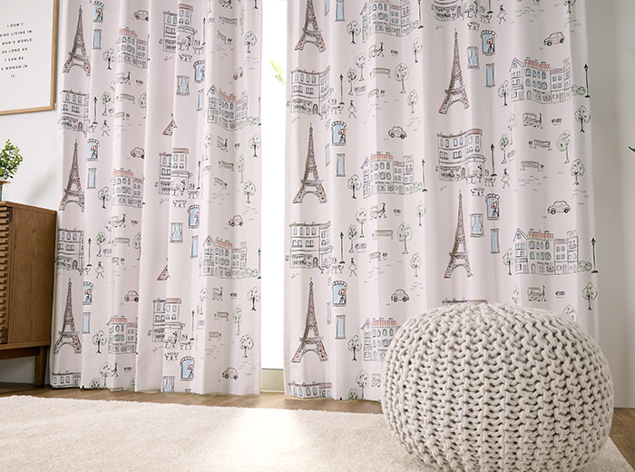 パリの街並みを描いたフェミニンな2級遮光カーテン パリの絵（D-8009）