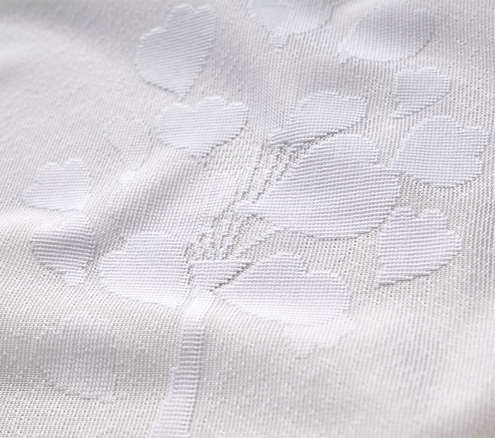 ハートの花束がやさしい雰囲気のレースカーテン レースグレープフラワー（L-8209）