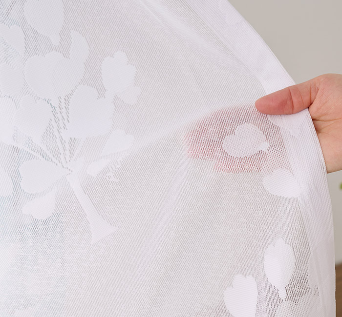 ハートの花束がやさしい雰囲気のレースカーテン レースグレープフラワー（L-8209）