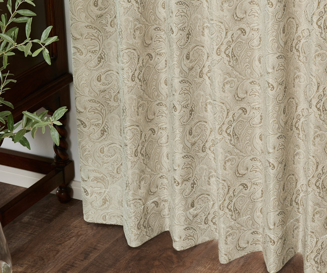 美しいペイズリー柄をジャガード織で表現した裏地付き3級遮光カーテン アルカス