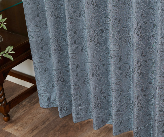 美しいペイズリー柄をジャガード織で表現した裏地付き3級遮光カーテン アルカス