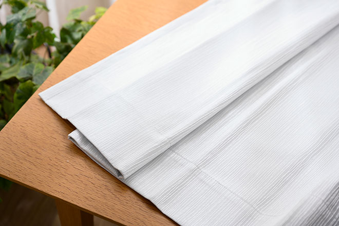 流線柄の織模様がおしゃれな完全1級遮光カーテン　バーク
