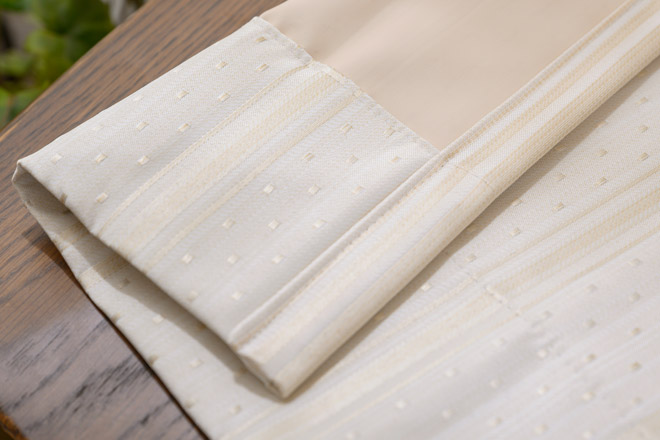 ドットがかわいいジャガード織遮光率100%完全1級遮光カーテン　コロン