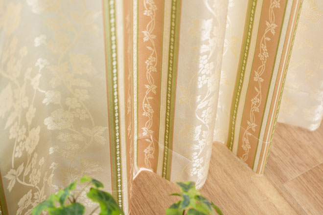 花柄ストライプのジャガード織カーテン遮光率100%完全1級遮光カーテン　ロイヤル