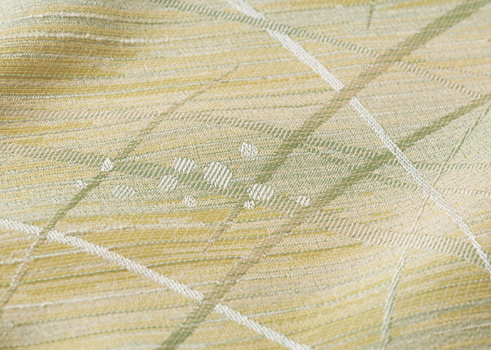 ヨコ糸をぼかした優しい色合いの草柄の和風カーテン　タマツユ（D-8003）