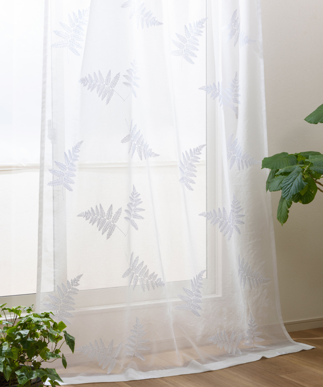 シダ植物の葉脈を刺繍したボイル刺繍レースカーテン シャリテ