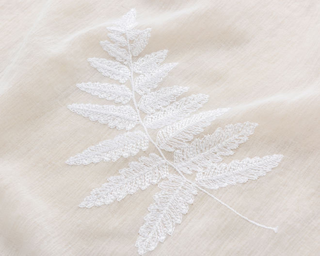 シダ植物の葉脈を刺繍したボイル刺繍レースカーテン シャリテ