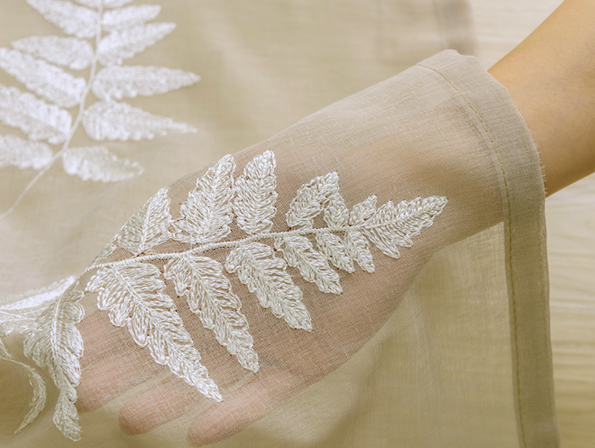 シダ植物の葉脈を刺繍したボイル刺繍レースカーテン　シャリテ