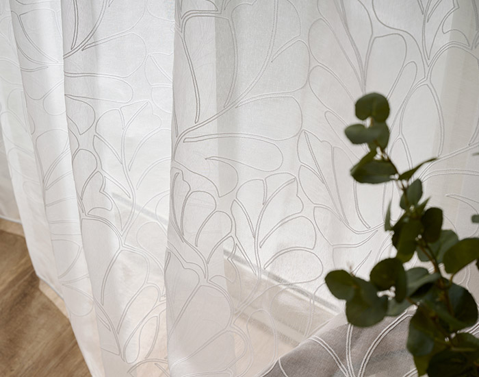 モダンなリーフ柄をチェーンステッチで表現したトルコ刺繍カーテン ヴァンベール（L-1296）