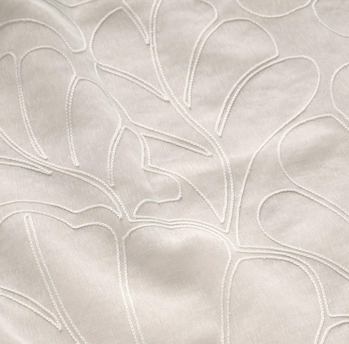 モダンなリーフ柄をチェーンステッチで表現したトルコ刺繍カーテン ヴァンベール（L-1296）