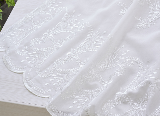 裾に施されたブーケのようなエレガントなトルコ刺繍が美しいレースカーテン　イラーフ