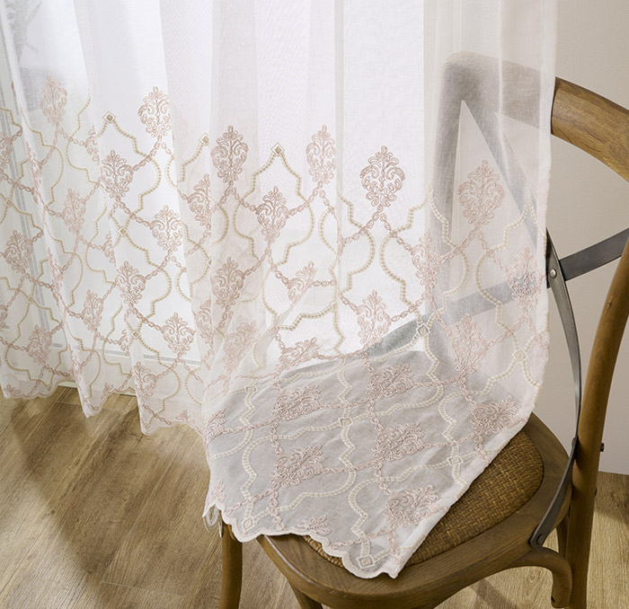 やさしい色合いとコード刺繍の立体感が美しいトルコ刺繍レースカーテン　ビジュ（L-8204)