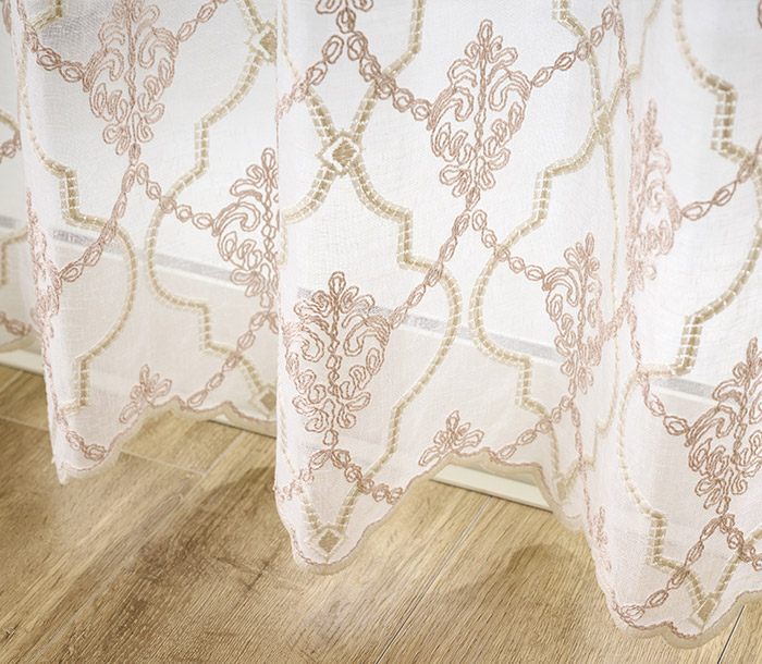 やさしい色合いとコード刺繍の立体感が美しいトルコ刺繍レースカーテン　ビジュ（L-8204)