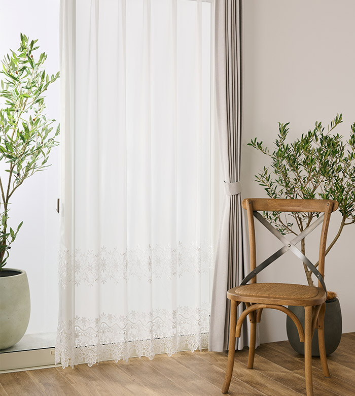 繊細なマクラメがエレガントなトルコ刺繍カーテン プラシード（L-8204）