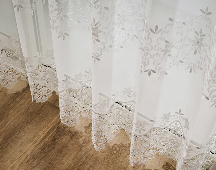繊細なマクラメがエレガントなトルコ刺繍カーテン プラシード（L-8204）