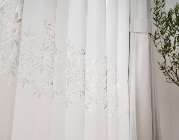 繊細なマクラメがエレガントなトルコ刺繍カーテン プラシード（L-8204）