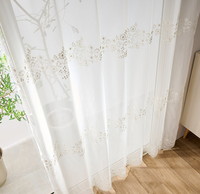 愛らしい花々の刺繍が美しいフェミニンな印象のトルコ刺繍レースカーテン　アンジュ（L-8205)