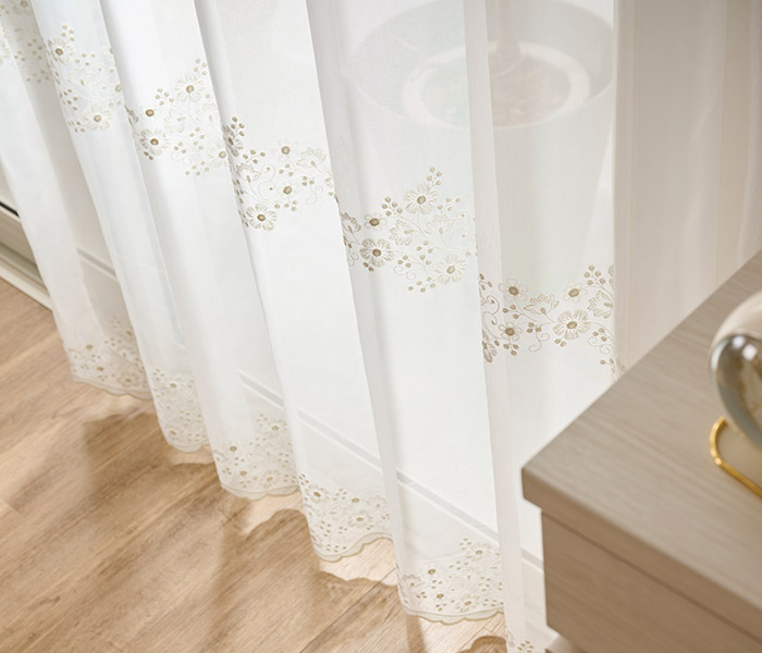 愛らしい花々の刺繍が美しいフェミニンな印象のトルコ刺繍レースカーテン　アンジュ（L-8205)
