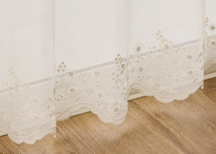 愛らしい花々の刺繍が美しいフェミニンな印象のトルコ刺繍レースカーテン　アンジュ（L-8205)