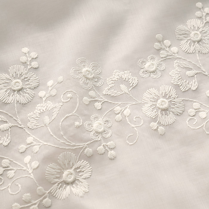 愛らしい花々の刺繍が美しいフェミニンな印象のトルコ刺繍レースカーテン　アンジュ（L-8205)