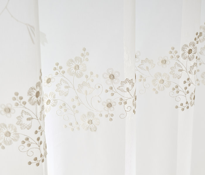 愛らしい花々の刺繍が美しいフェミニンな印象のトルコ刺繍レースカーテン　アンジュ（L-8205)