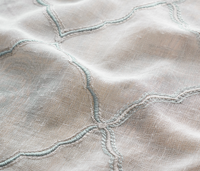 モロッカンタイルのような幾何学模様のトルコ刺繍レースカーテン　カストル（L-8205)
