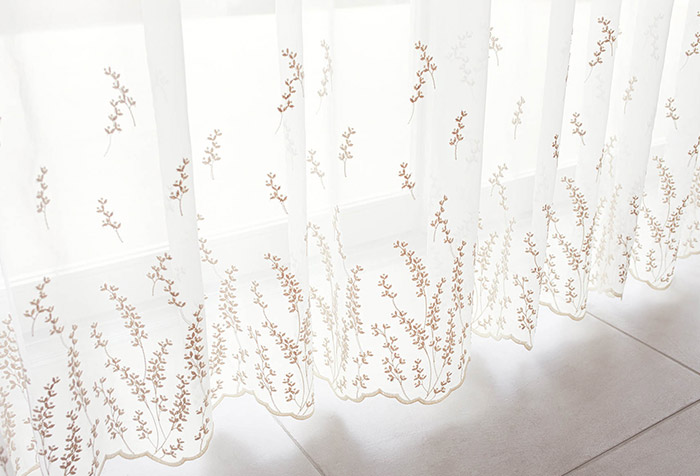 やさしい色合いの小花のがフェミニンなトルコ刺繍レースカーテン　シャルム（L-8205)