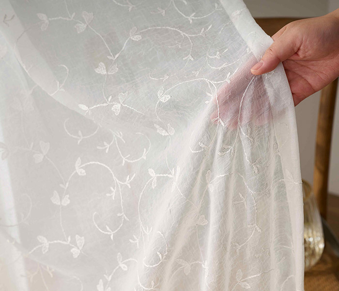 やさしいリーフ柄がおしゃれなトルコ刺繍レースカーテン　エテルノ（L-8205)