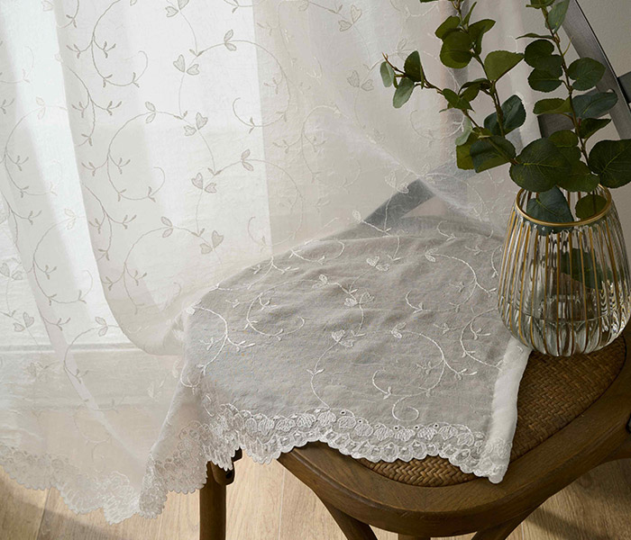 やさしいリーフ柄がおしゃれなトルコ刺繍レースカーテン　エテルノ（L-8205)