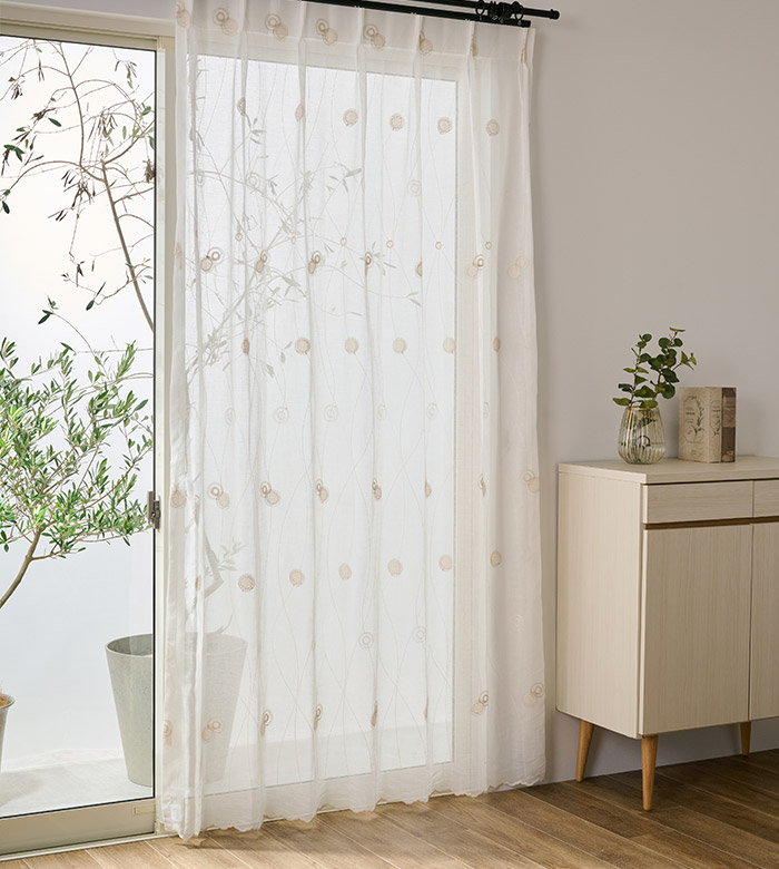 ナチュラルモダンな丸い刺繍がやさしい雰囲気のトルコ刺繍レースカーテン　フロッケ（L-8205)