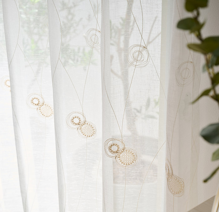 ナチュラルモダンな丸い刺繍がやさしい雰囲気のトルコ刺繍レースカーテン　フロッケ（L-8205)