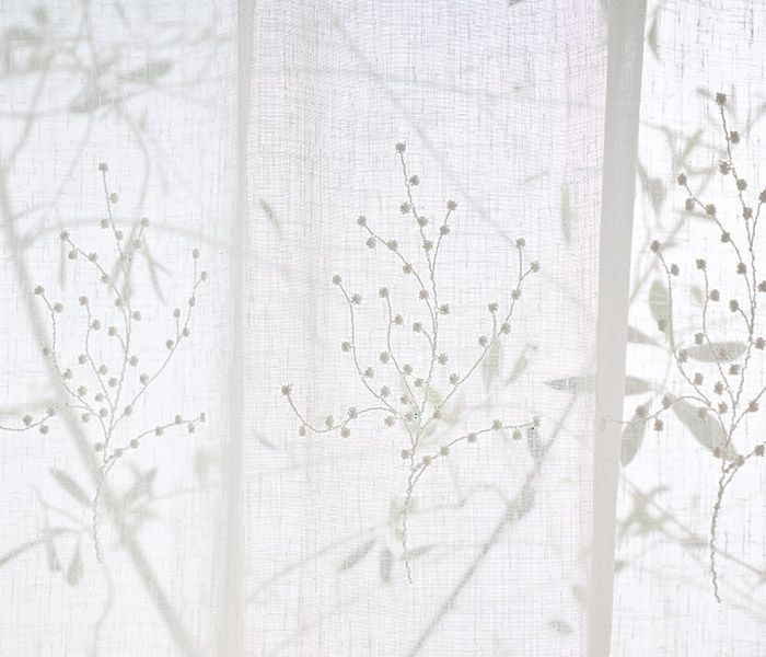 大人ナチュラルなインテリアに！木の柄がおしゃれなトルコ刺繍レースカーテン　ミーテ（L-8205)