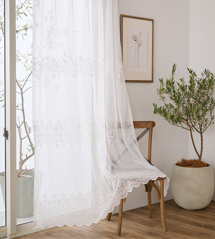 上品な小花と唐草の刺繍が美しいトルコ刺繍レースカーテン　ラフィネ（L-8205)