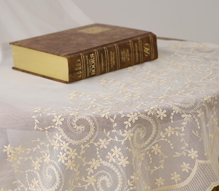 上品な小花と唐草の刺繍が美しいトルコ刺繍レースカーテン　ラフィネ（L-8205)