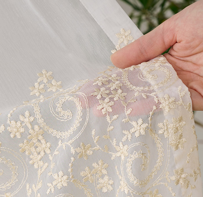 上品な小花と唐草の刺繍が美しいトルコ刺繍レースカーテン　ラフィネ（L-8205)