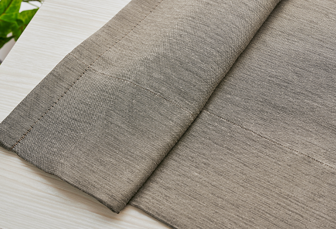 和と洋が融合したモダンなシャンタン風遮光カーテン モダニカ（D-8002